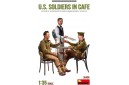 1/35 US soldiers in Cafe